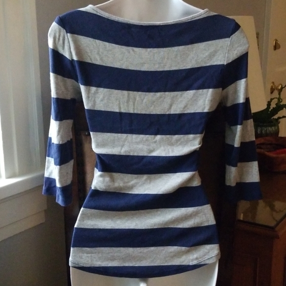 Express 3/4 Sleeve Top - Picture 3 of 5